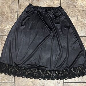 Vintage Union Made Chantilly Maidenform Elegant Black Lace Trim Slip / Skirt